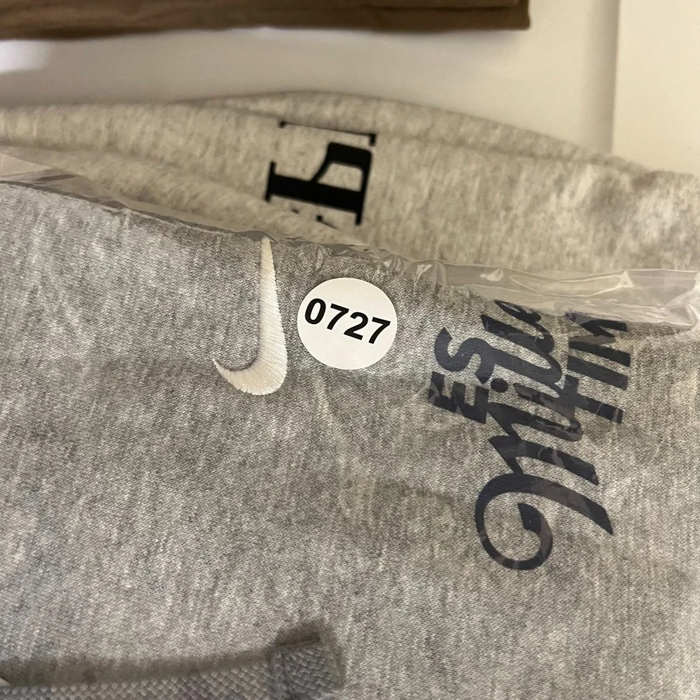 NWT Nike Mens‎ J. Balvin Es Miller Time Hoodie Gray Logo Es Jose Time Graphic XL